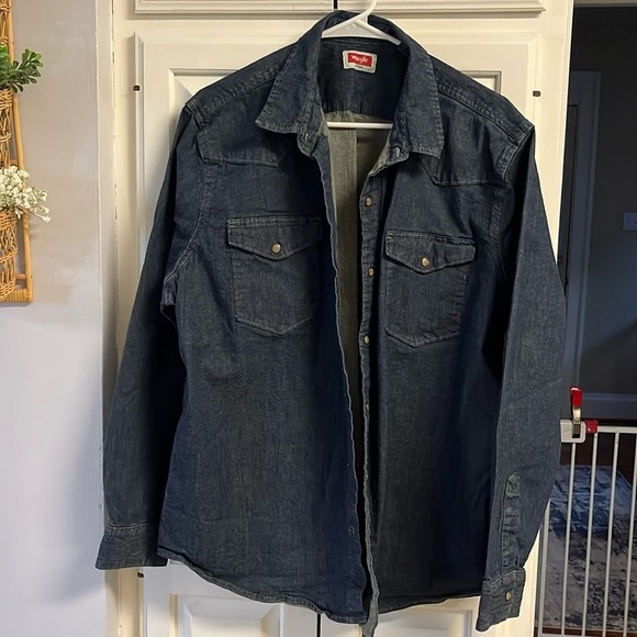 Wrangler Other - Wrangler Men’s Shirt Size XL denim button up